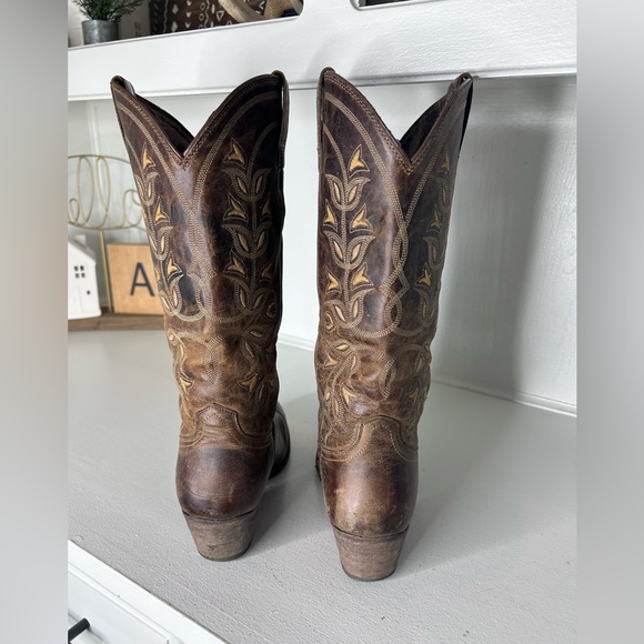 **SOLD**Ariat Women 8.5 Leather Western Cowboy Boot Distressed Brown Floral - Picture 5 of 8